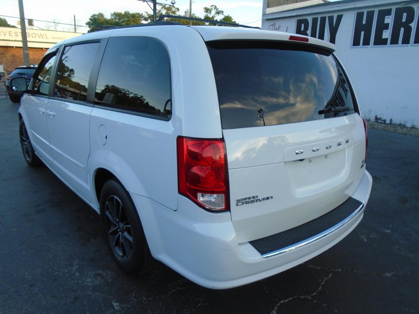 2016 Dodge Grand Caravan R/T (2C4RDGEGXGR) with an 3.6L V6 DOHC 24V engine, 6A transmission, located at 6112 N Florida Avenue, Tampa, FL, 33604, (888) 521-5131, 27.954929, -82.459534 - Photo#4